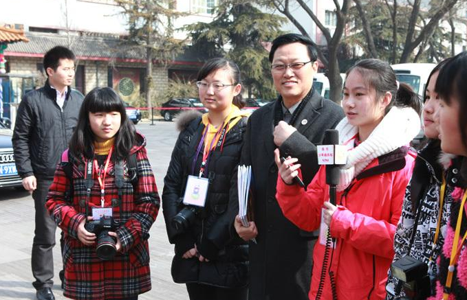 在北京高中三年级开始后，为了减少班里的交叉感染，学校相对关闭了